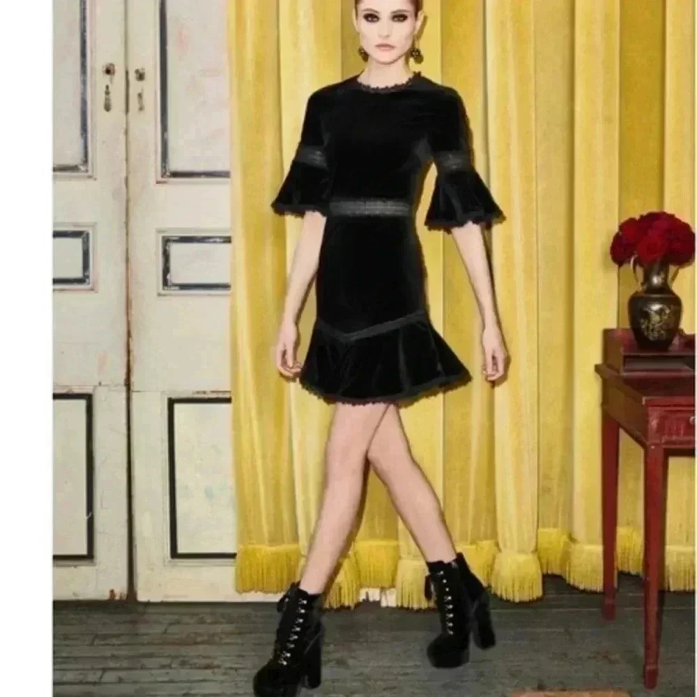 NWT ALICE +‎ OLIVIA DOLORIS TRUMPET VELVET DRESS